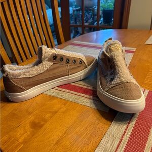 Blowfish Women’s Tan Sherpa-Lined Slip-On Sneakers